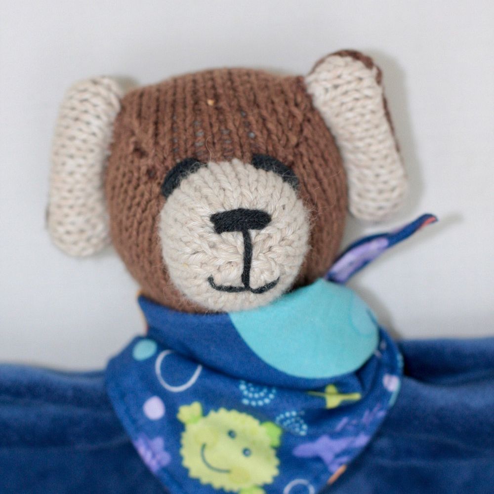 Leni - Nuschi mit angehängtem Nuggi